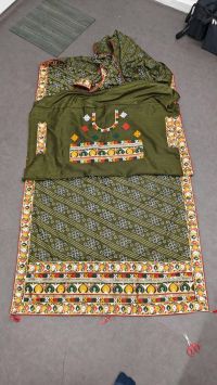 chain stich box pallu embroidery design 